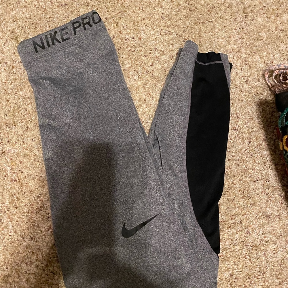 Grey Nike leggings